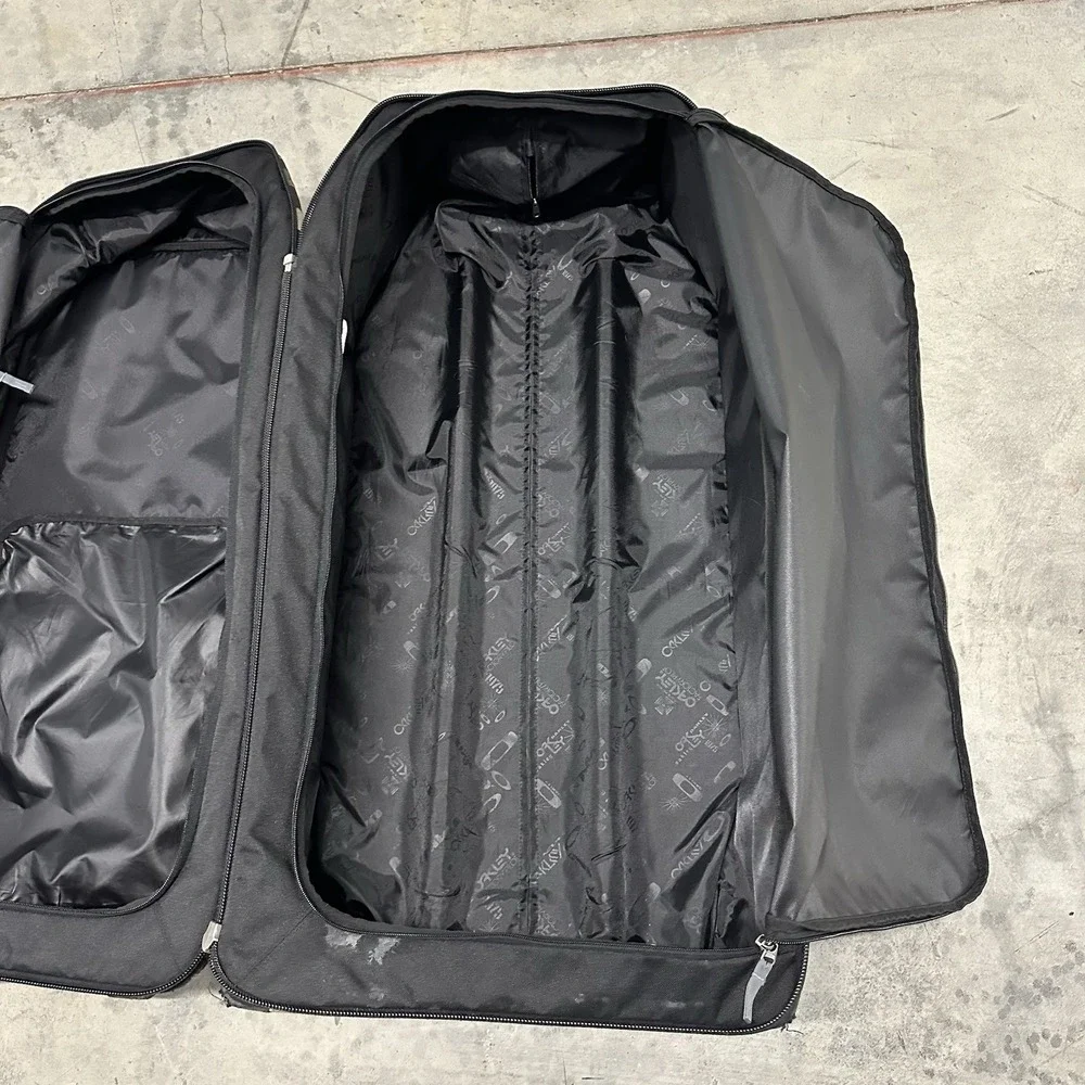 Oakley‎ Travel Suitcase Luggage Large 92L Camo